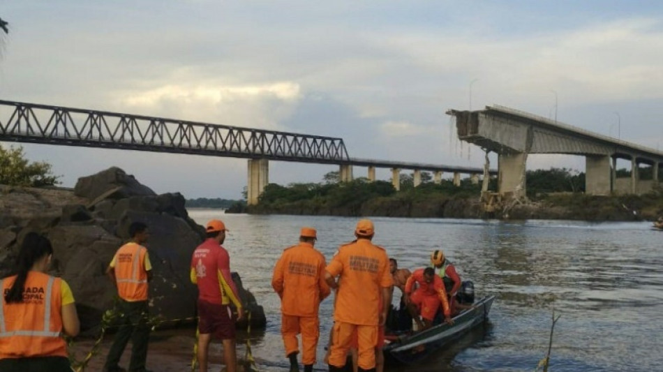 Acid complicates search after deadly Brazil bridge collapse