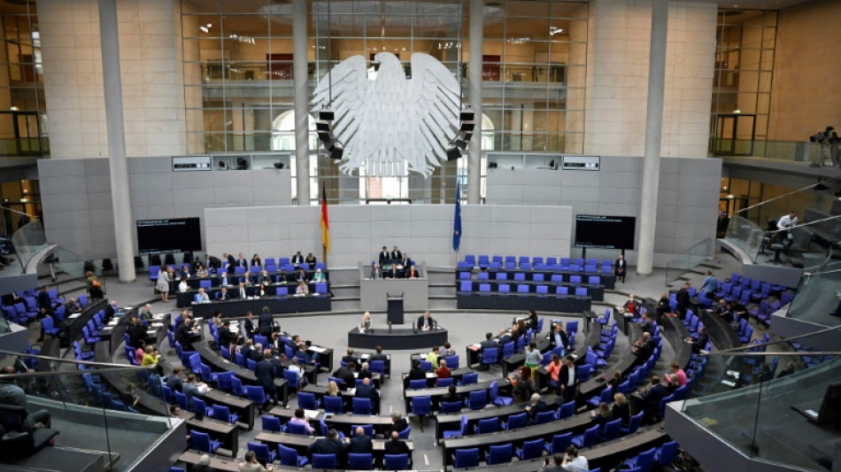 Maskenpflicht im Bundestag bleibt ausgesetzt