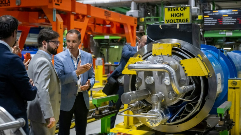 Chile busca parceria com laboratório europeu do maior acelerador de partículas do mundo