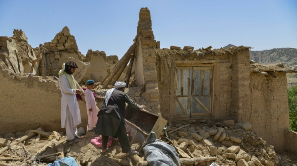 Los socorristas intentan llegar a la zona de Afganistán donde un sismo dejó al menos mil muertos