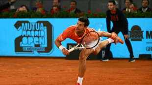 Djokovic pasa a cuartos en Madrid por la baja de Murray