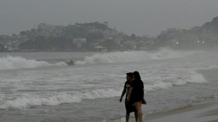 Mexique: l'ouragan Otis faiblit après avoir touché terre près d'Acapulco