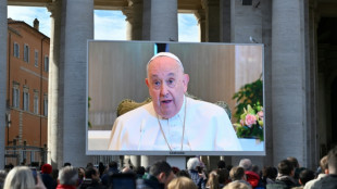 El papa pronunció el Ángelus desde su residencia por su leve gripe