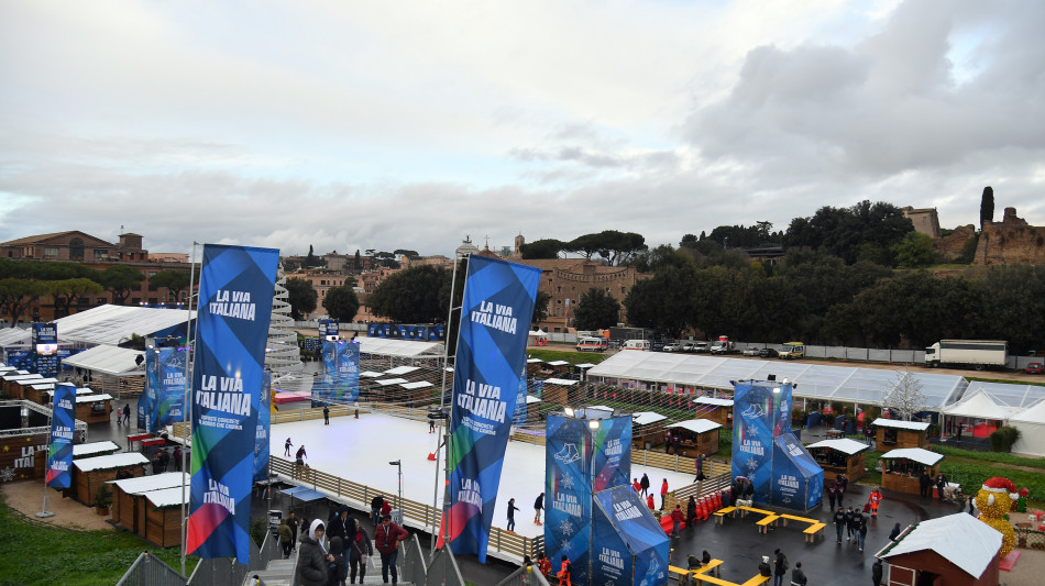 Con l'accensione dell'albero di Natale al via la festa di Atreju