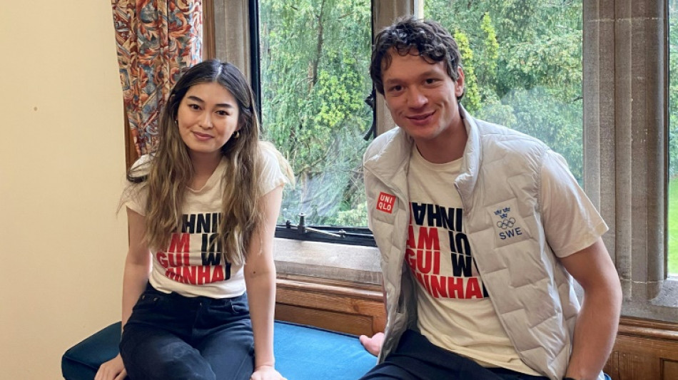 JO: Le patineur van der Poel défie Pékin en donnant sa médaille d'or pour un dissident