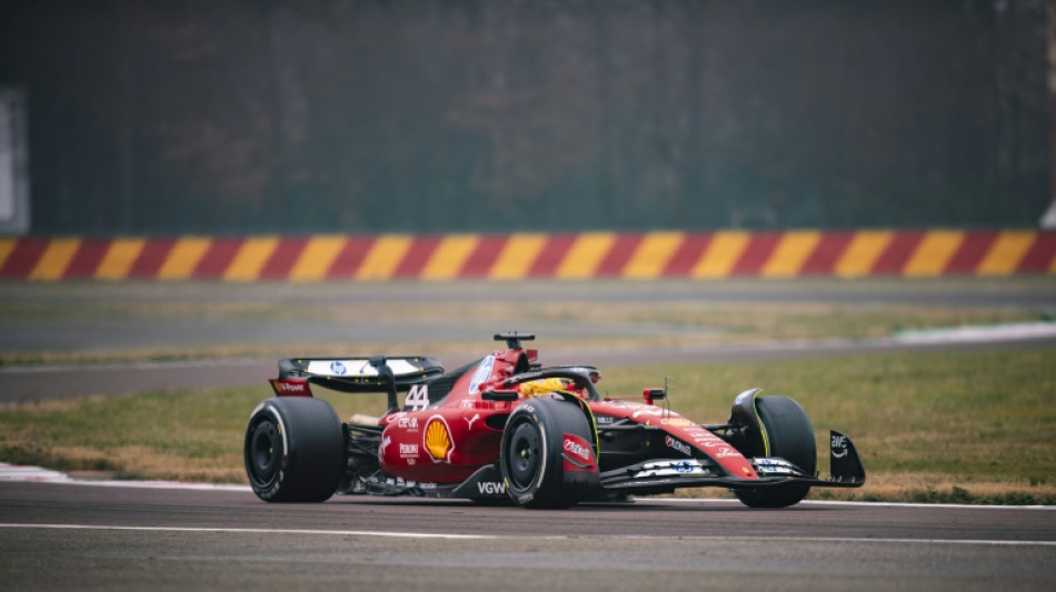 Hamilton completa sus primeras vueltas como piloto de Ferrari