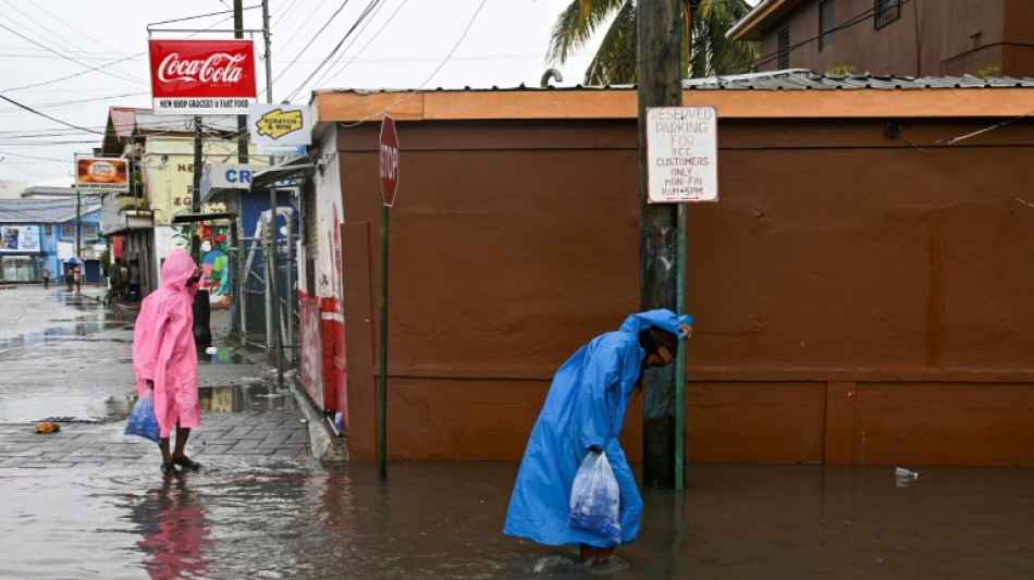 Tormenta tropical Lisa avanza hacia México tras azotar a Belice