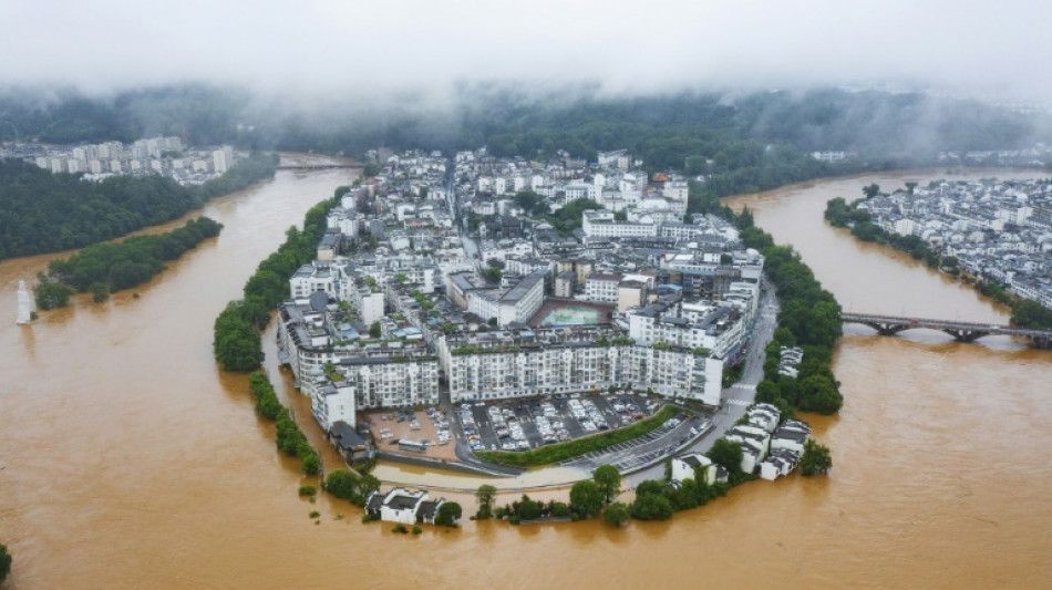 Cientos de miles de evacuados en China tras las lluvias más abundantes en décadas