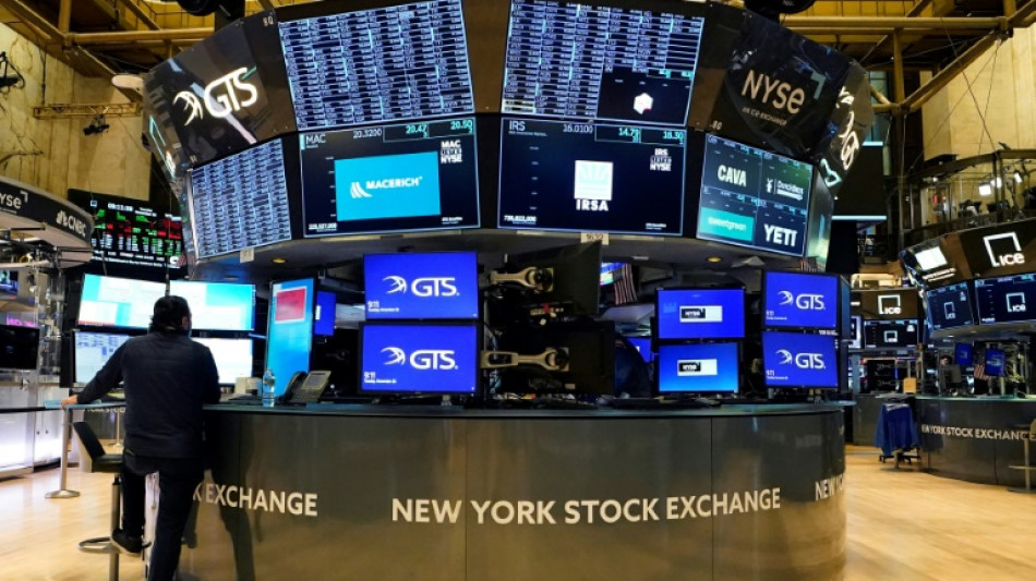 Wall Street partagée, mais reste attirée par les hauteurs