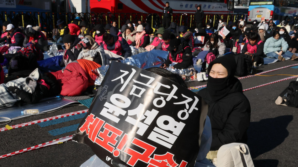 Nuove proteste a Seul per il mandato d'arresto di Yoon