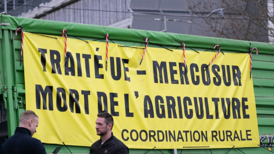 Des agriculteurs de la Coordination rurale tentent vainement de manifester à Paris