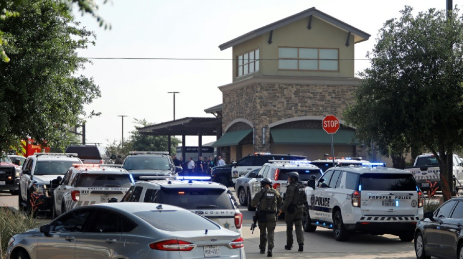 Atirador de centro comercial no Texas exaltava símbolos e grupos nazistas