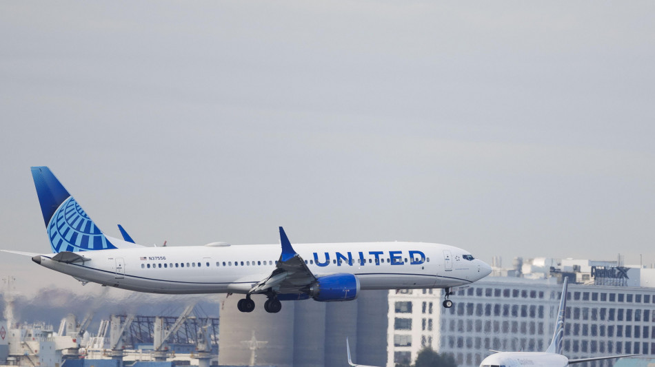 Usa, revocato dopo un'ora lo stop a voli di American Airlines