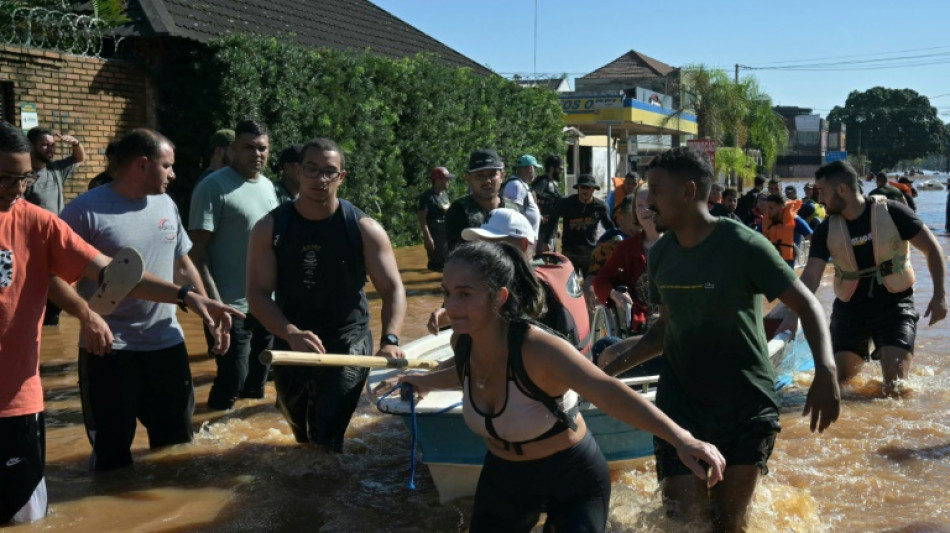 Brésil : l'eau potable, un trésor, dans le sud inondé