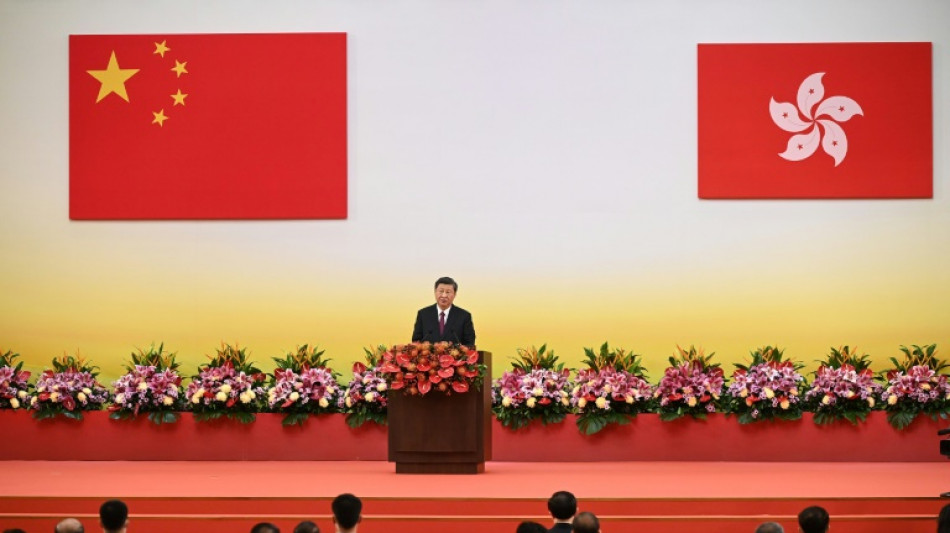 Un legislador hongkonés dio positivo al covid tras posar en una foto con Xi Jinping