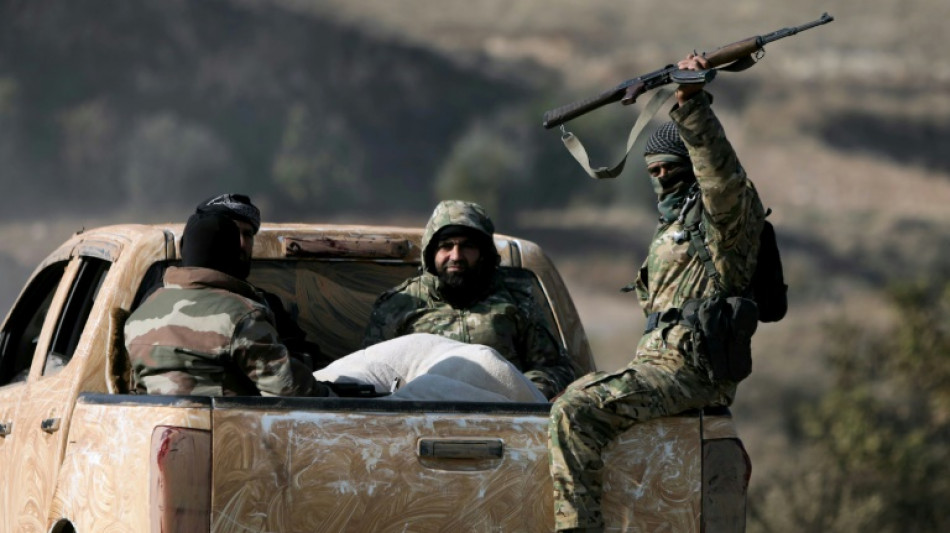 Exército sírio lança contraofensiva para conter rebeldes perto de cidade central