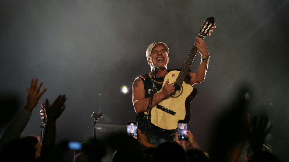 Manu Chao mantiene su canto a la "libertad" en un nuevo álbum 17 años después de su último disco