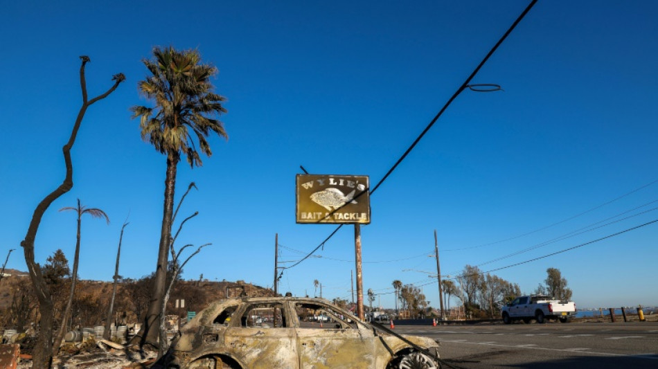 Los Ángeles, devastada por el fuego, espera ansiosa que amainen los vientos