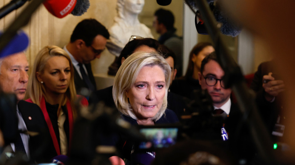 Le Pen in Parlamento, 'è la fine di un governo effimero'