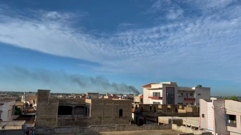 Mali: attaque contre un camp militaire, tirs et explosions à Bamako