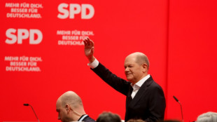 SPD-Parteitag stellt sich fast einmütig hinter Scholz - Wahlprogramm beschlossen