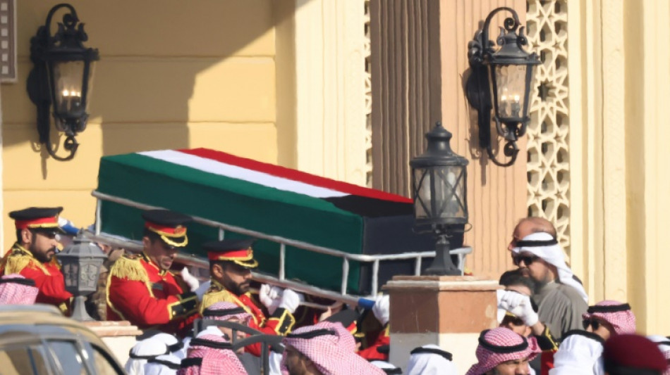 El fallecido jeque Nawaf, emir de Kuwait, es enterrado en una ceremonia privada