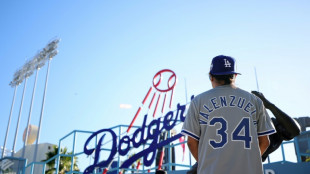 Dodgers homenajean al mexicano Valenzuela antes de inicio de Serie Mundial