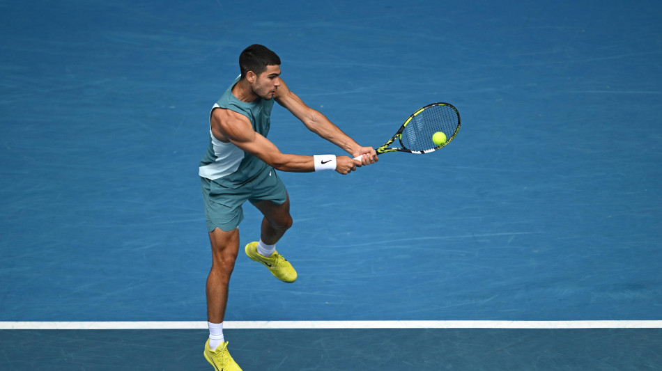 Australian Open: Alcaraz avanti a spese del giapponese Nishioka