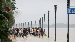 Fuertes lluvias dejan 10 muertos y casi 300.000 desplazados en China