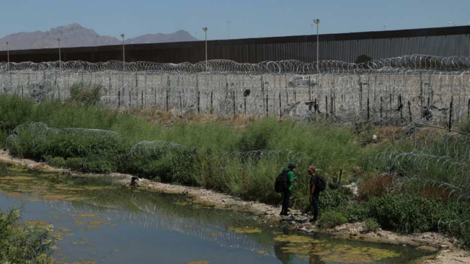 Migrantes enfrentam novo obstáculo em seu caminho para os EUA: o calor extremo