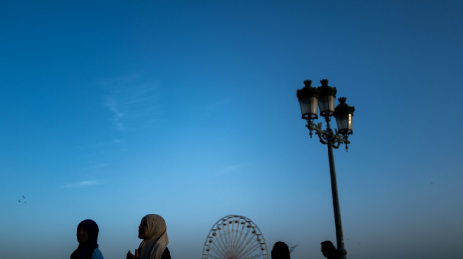 Nueva polémica sobre el islam en Francia con la prohibición de la abaya