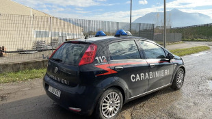 Cadono dal tetto, un operaio morto ed un altro ferito