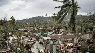 Francia impondrá toque de queda nocturna en "devastada" Mayotte