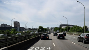 Paris imposes car-sharing lane on congested ring road