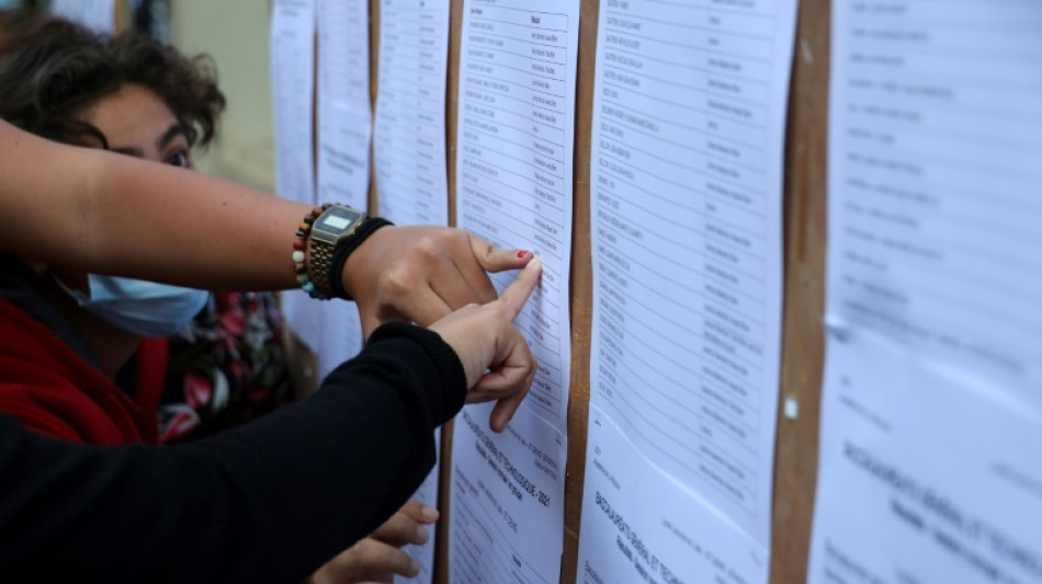 "Ça fait plaisir!": les candidats découvrent leurs résultats au bac, avec près de 85% d'admis