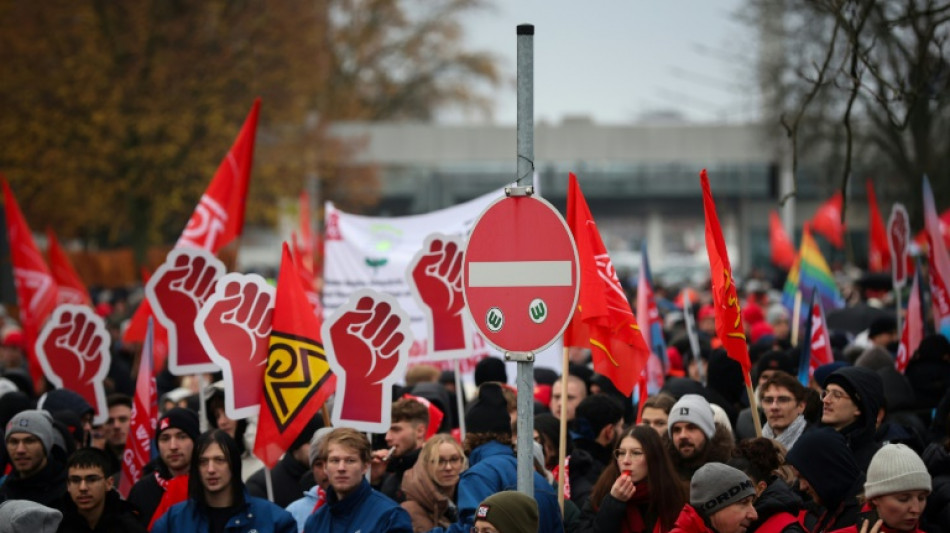 Tarifgespräche bei Volkswagen vertagt - Warnstreiks drohen ab Dezember