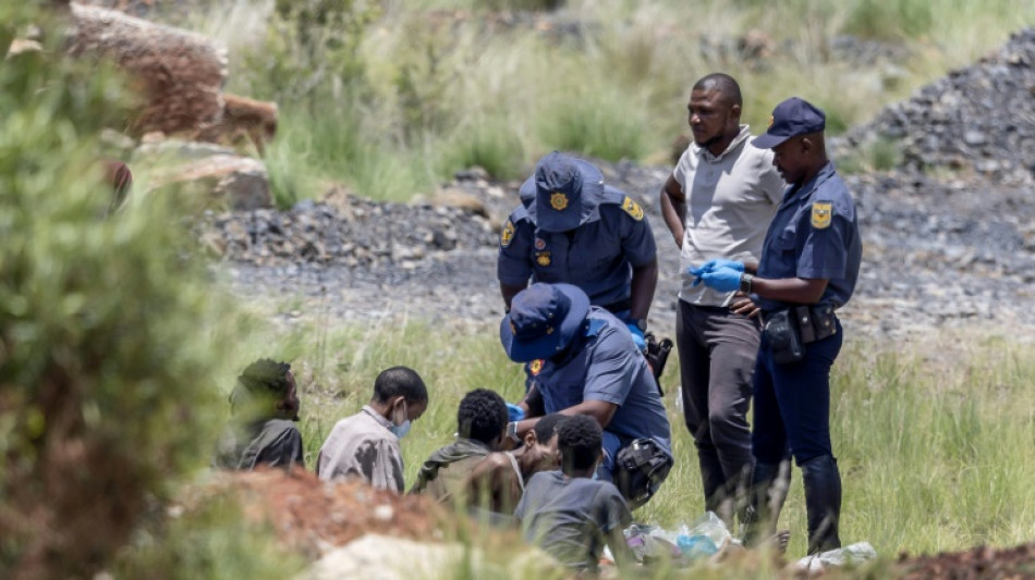 Sube a 78 el balance de muertos en una mina abandonada de Sudáfrica