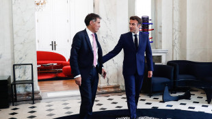 I socialisti aprono a Macron, a mezzogiorno all'Eliseo