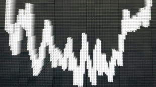 Stocks diverge on fears of Ukraine-Russia escalation