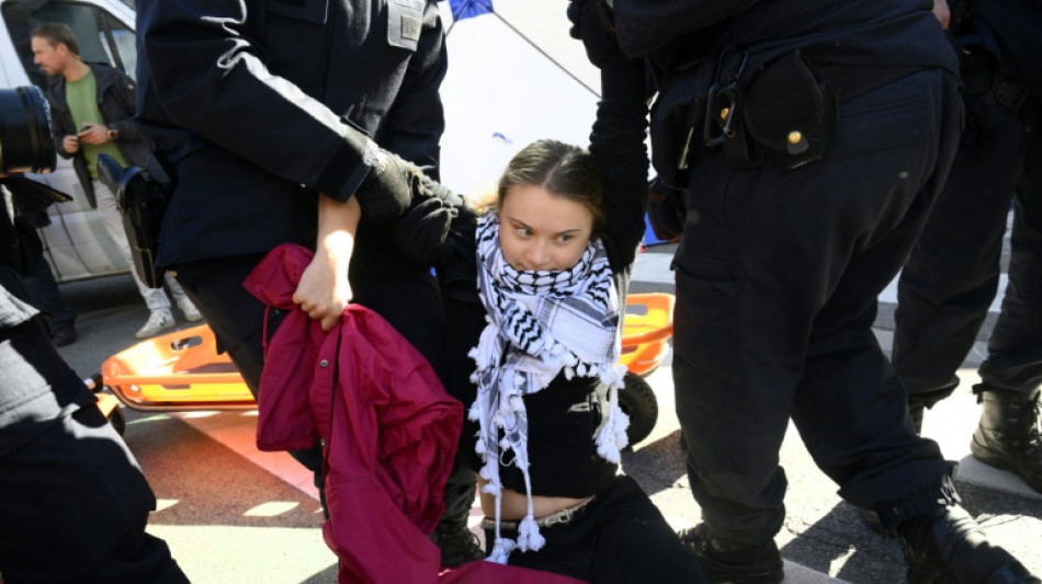 Greta Thunberg é presa durante manifestação em Bruxelas