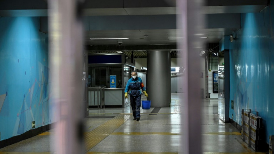 Pekín cierra decenas de estaciones de metro para controlar el covid