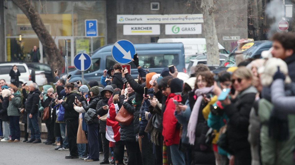 Migliaia a Tbilisi contro insediamento nuovo presidente